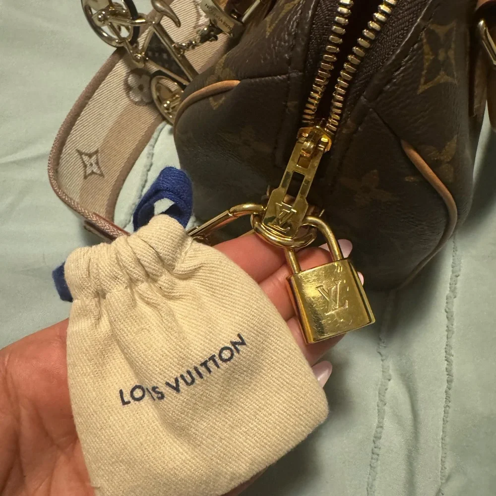 Louis Vuitton Bag - Picture 9 of 12